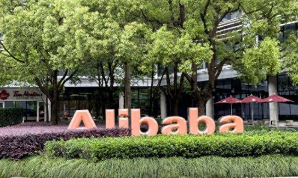 盛金证券 阿里巴巴股价创四年新高！“木头姐”时隔四年重新建仓